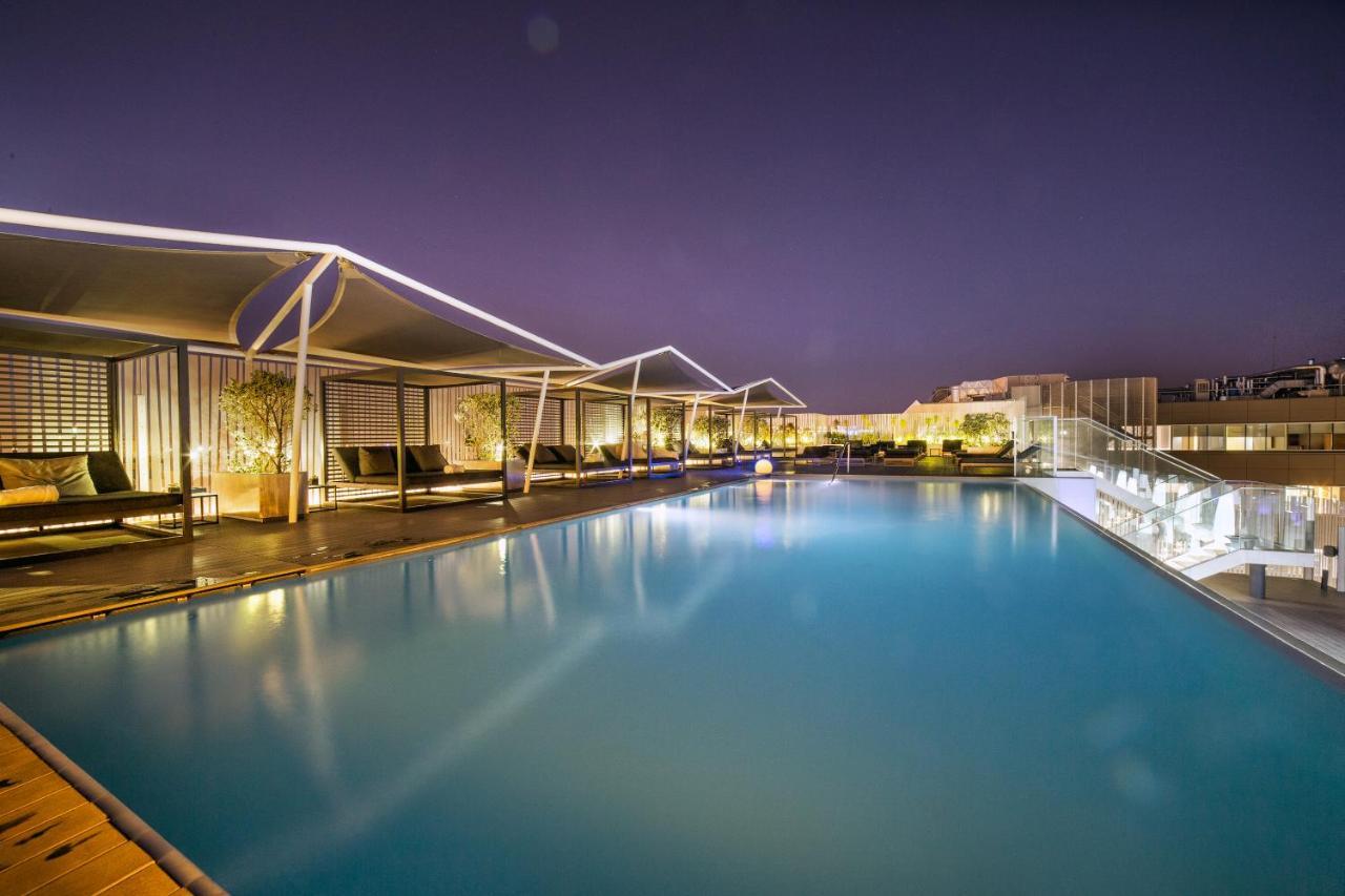 Epic Sana Lisboa Hotel Luaran gambar The swimming pool at the hotel