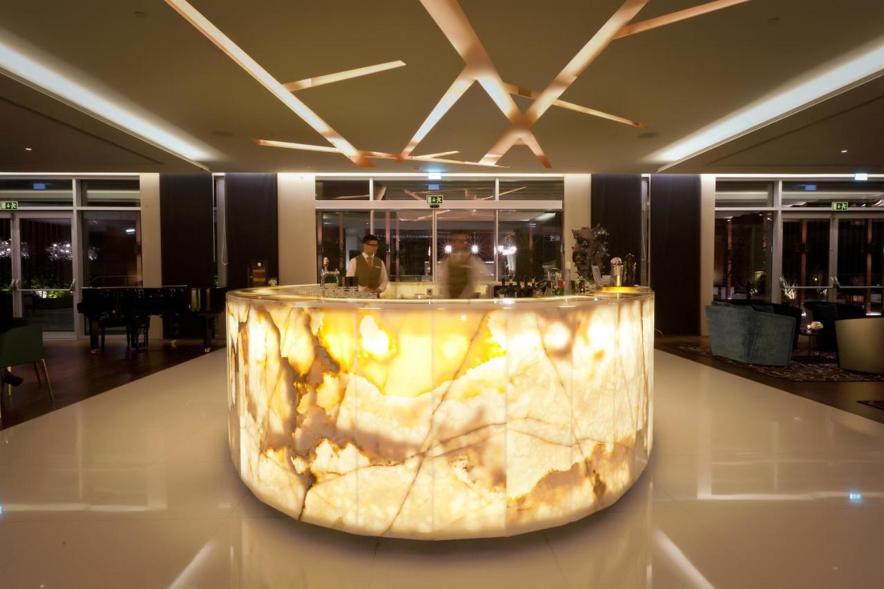 Epic Sana Lisboa Hotel Luaran gambar The lobby of the hotel