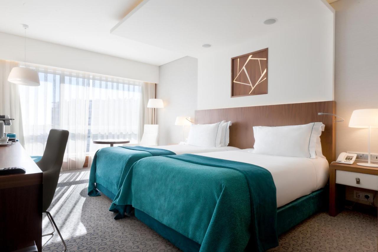 Epic Sana Lisboa Hotel Luaran gambar A room at the hotel