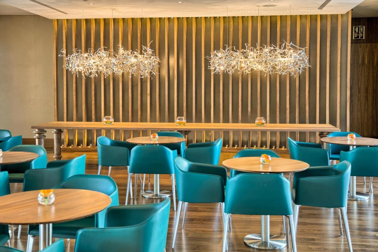 Epic Sana Lisboa Hotel Luaran gambar The lounge at the airport