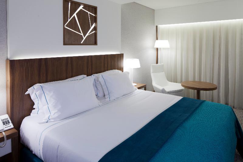 Epic Sana Lisboa Hotel Luaran gambar A room at the hotel